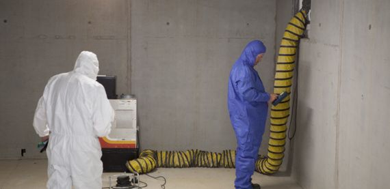 Blower-Door-Test durch einen neutralen Bauexperten